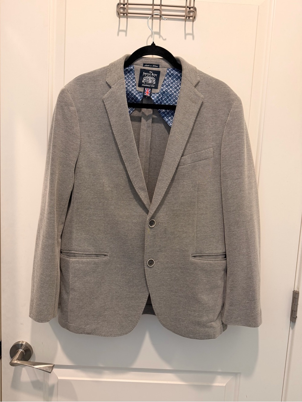 The Savile Row Company
London Grey Textured Two-Button Blazer Suit Jacket Size L